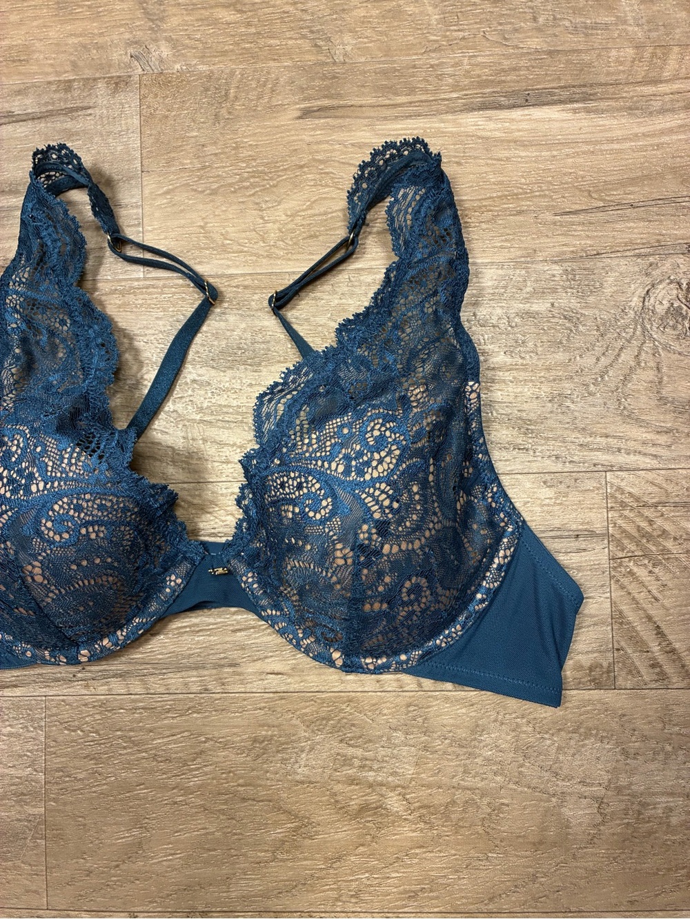ThirdLove Lace Contour Plunge Bra - Picture 3 of 8